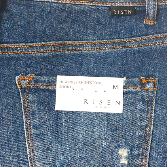 Hi! I'm selling a new pair of high rise shorts w/ tags attached :) - Picture 4 of 4